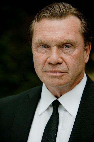 罗伊·达纳·考尔