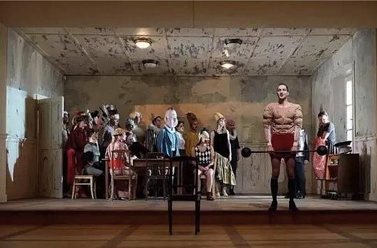 适度富裕 2018年柏林戏剧节版