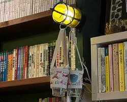 書店裡的影像詩：停駐與穿越