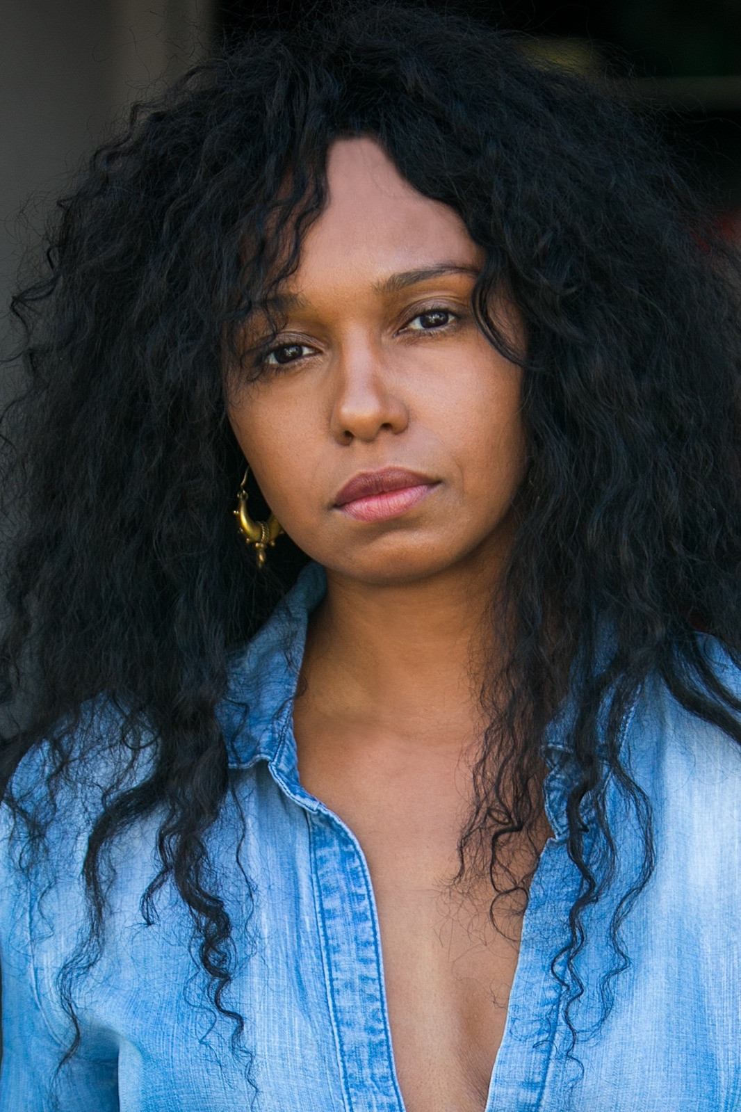 齐纳·萨维尔斯